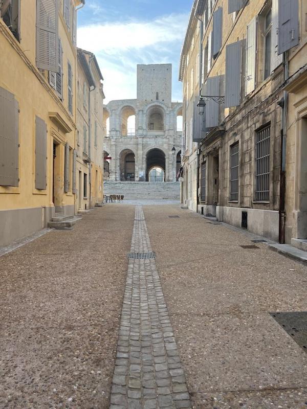Chez Sam Et L'As Du Forum, Centre Ville Арл Екстериор снимка